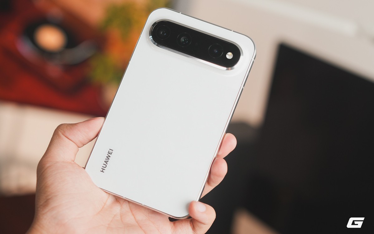 Quá hot: Điện thoại màn hình rộng độc lạ của Huawei bán gần nửa triệu máy sau chưa đầy 1 tháng, khách phải xếp hàng để mua