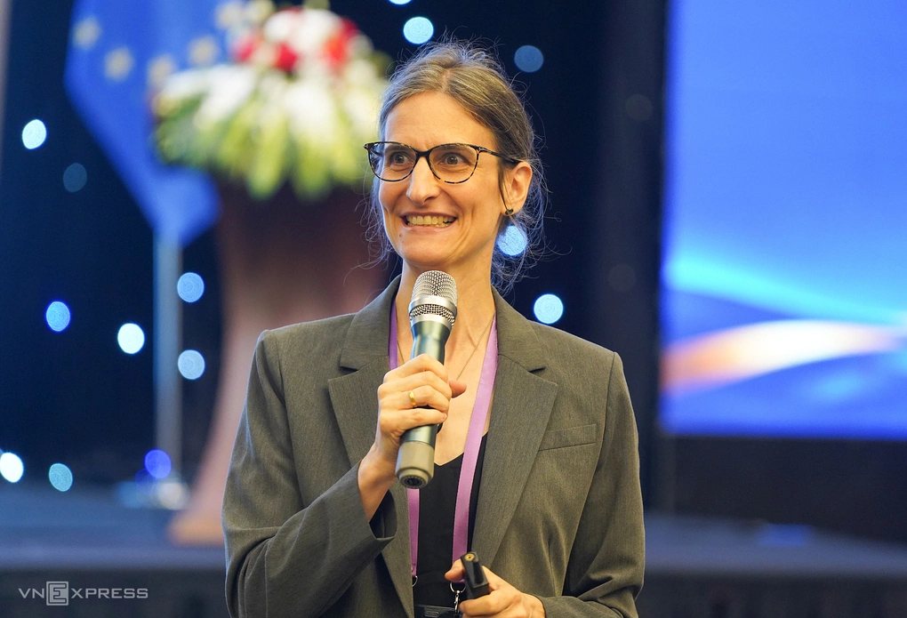 Bà Leonie Nagarajan, Đại diện khu vực của mạng lưới EURAXESS ASEAN, phát biểu tại diễn đàn. Ảnh: Lưu Quý