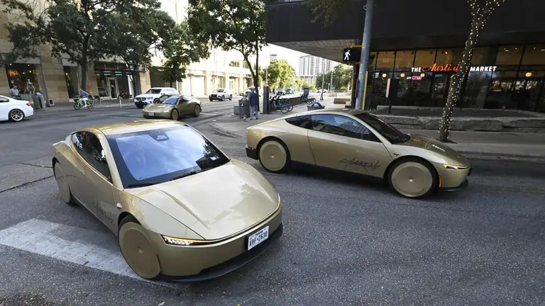 Mỹ yêu cầu Tesla giải trình về an toàn của robotaxi