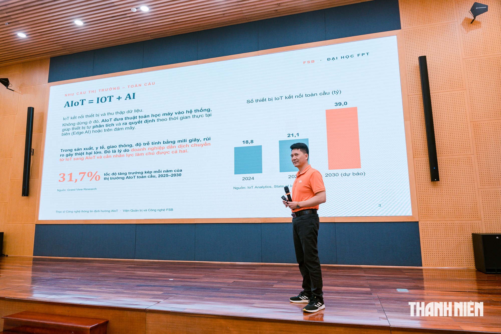 Tiến sĩ Nguyễn Văn Đức - đại diện Viện Quản trị & Công nghệ FSB chia sẻ về quy mô ngành AIoT