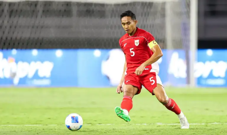 Trung vệ Indonesia Rizky Ridho thi đấu tại AFF Cup 2022. Ảnh: Bola