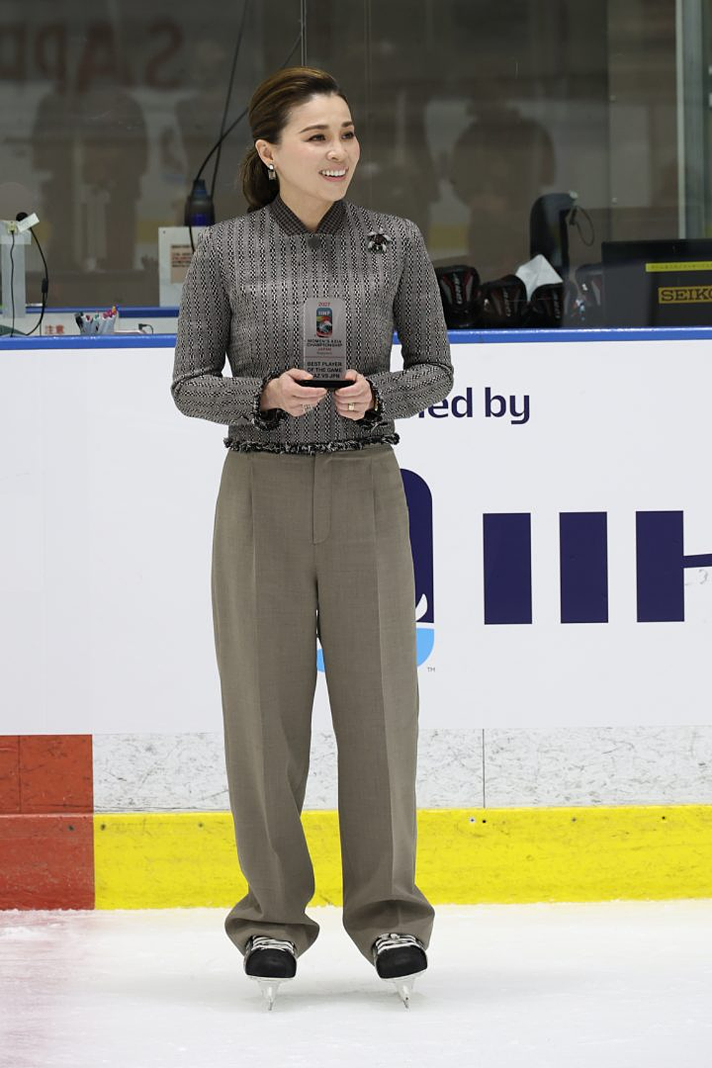 Hoàng hậu trên sân băng Tsukisamu Ice Arena hôm 15/10. Ảnh: Văn phòng Hoàng gia Thái Lan