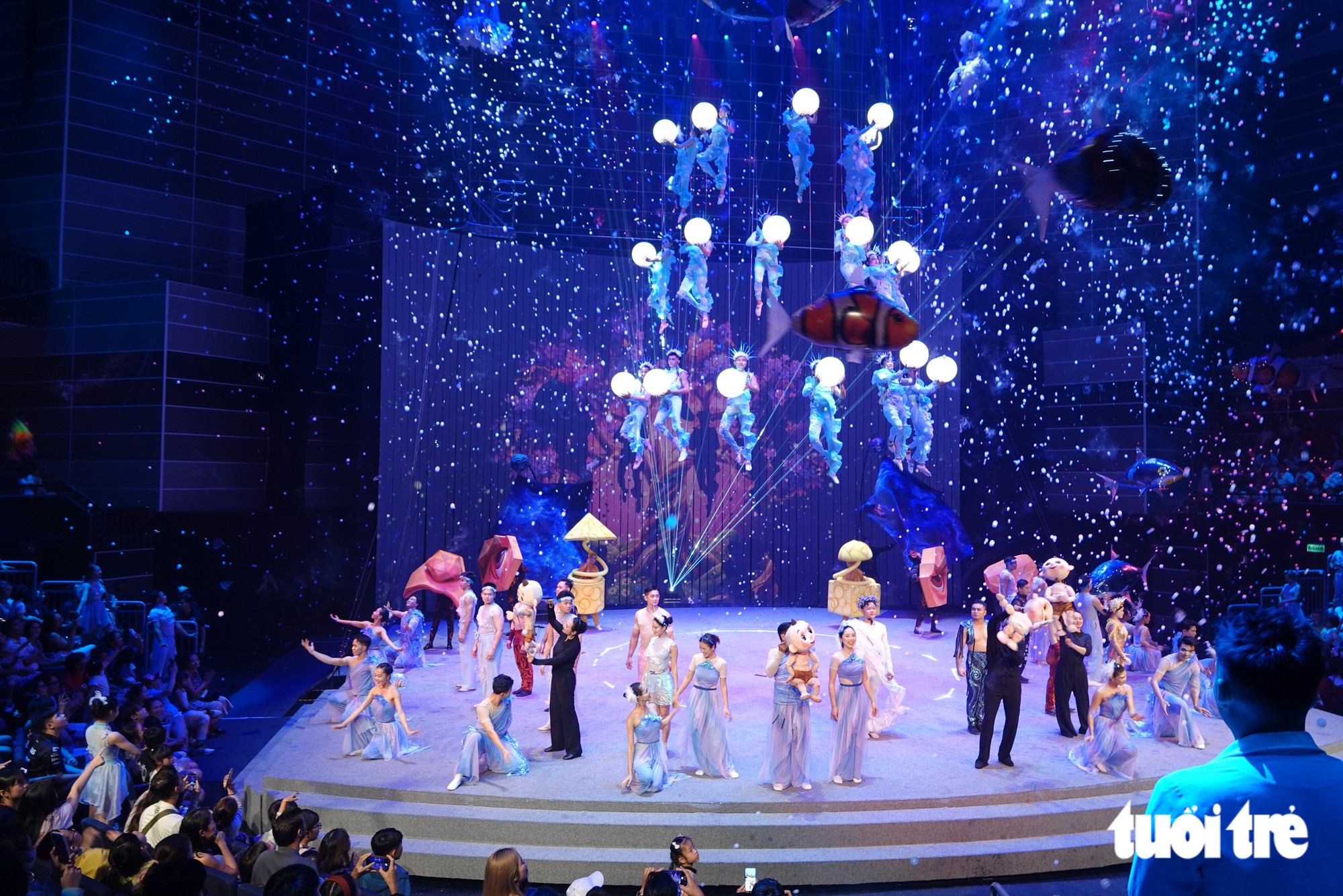 Lung linh Mơ show - Ảnh: LINH ĐOAN
