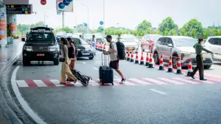 Sân bay Nội Bài thông thoáng ngày đầu thay đổi phương án đón, trả khách