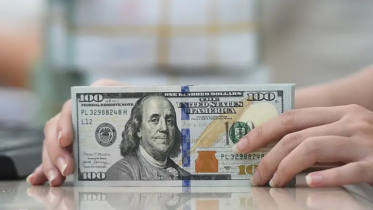 Giá USD ngân hàng thấp nhất nửa năm