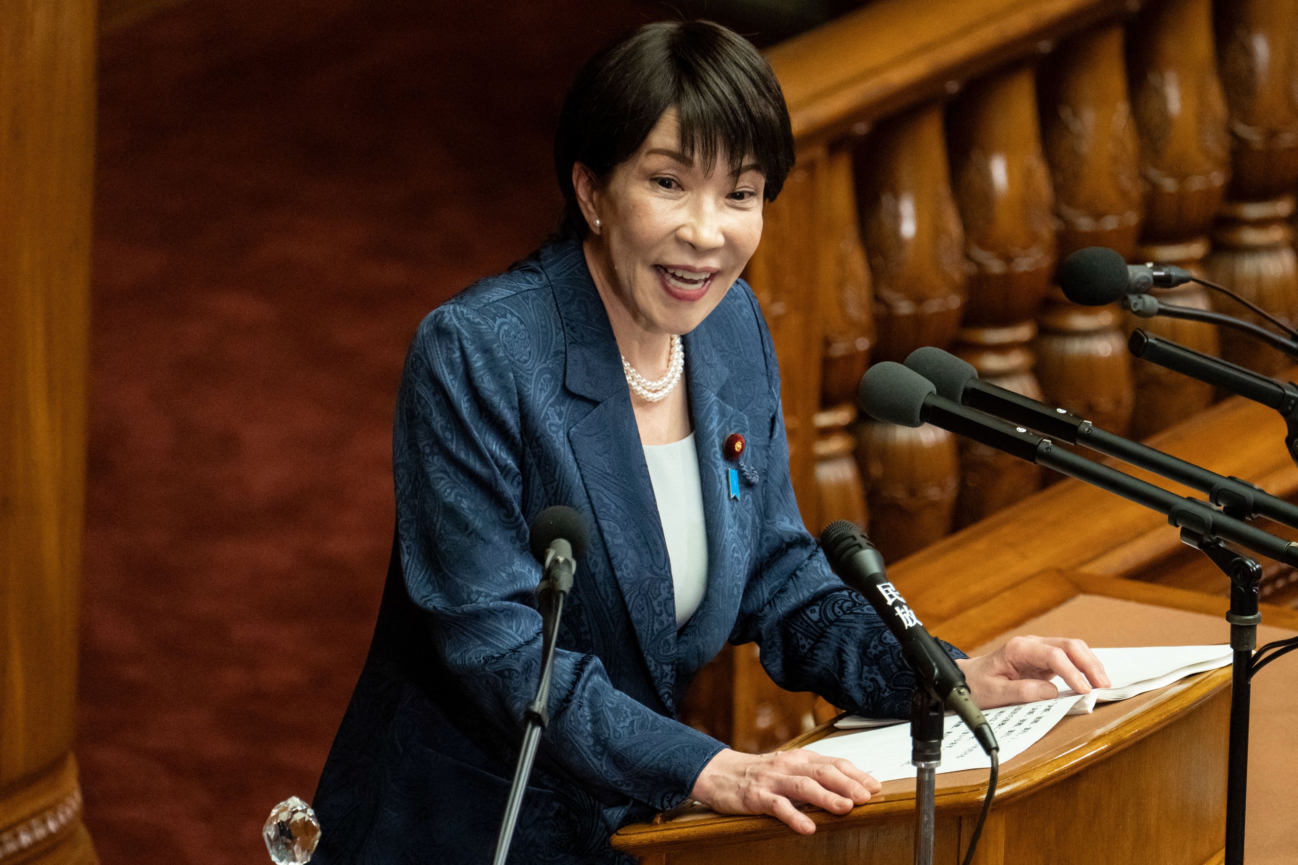 Thủ tướng Nhật Bản Takaichi Sanae phát biểu tại Quốc hội chiều 5-10 - Ảnh: AFP