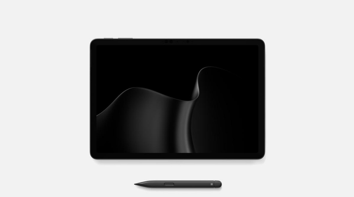 So với thế hệ trước, màn hình của Surface Pro mới được Microsoft công bố sáng hơn 25%. Thiết kế tổng thể vẫn tương đối gọn nhẹ với độ dày 7,8 mm và khối lượng khoảng 690 gram khi chưa gắn bàn phím. Chân đế phía sau sử dụng bản lề có thể mở tối đa 165 độ để phục vụ nhiều tư thế sử dụng khác nhau.