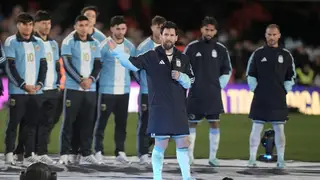 Messi: 'Tôi đau đớn, không muốn chia tay đội tuyển'
