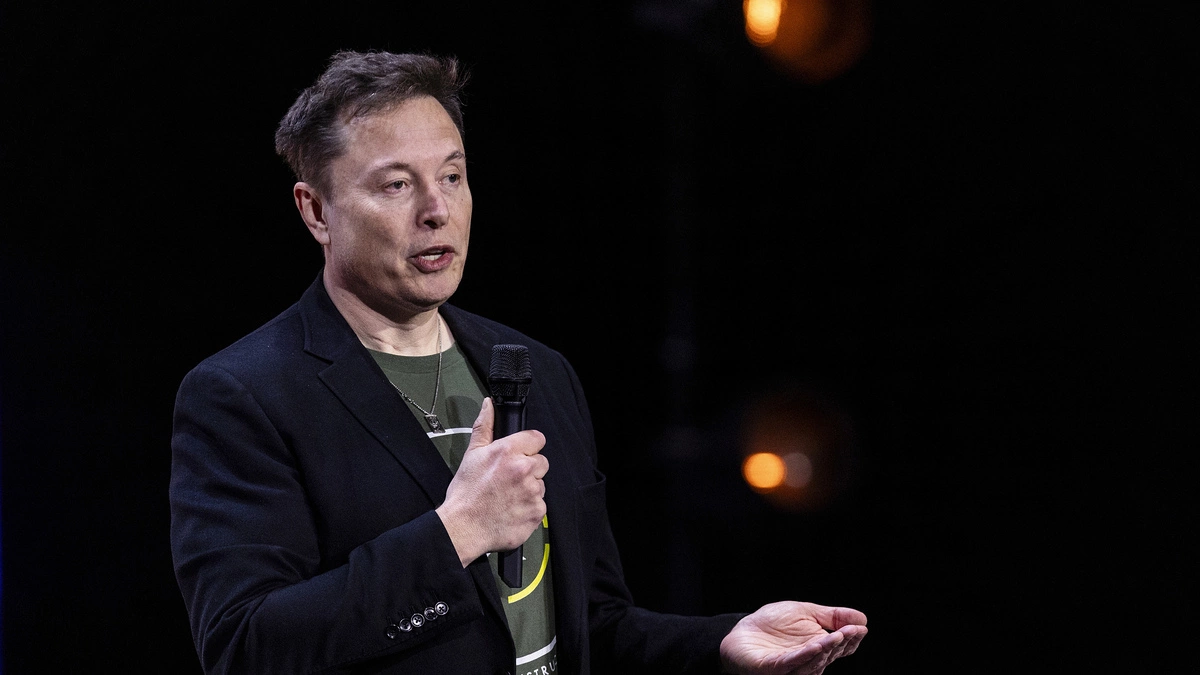 Musk tán thưởng Bezos vì tự bỏ tiền đầu tư Blue Origin