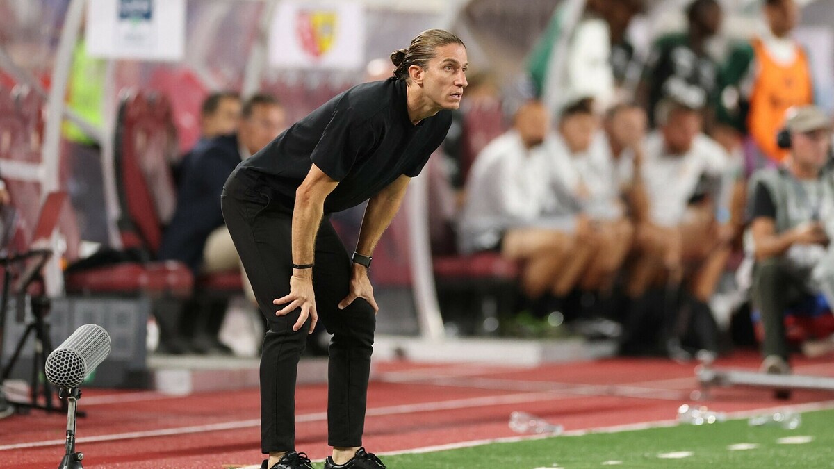 HLV Filipe Luis đứng trước cơ hội lật đổ PSG