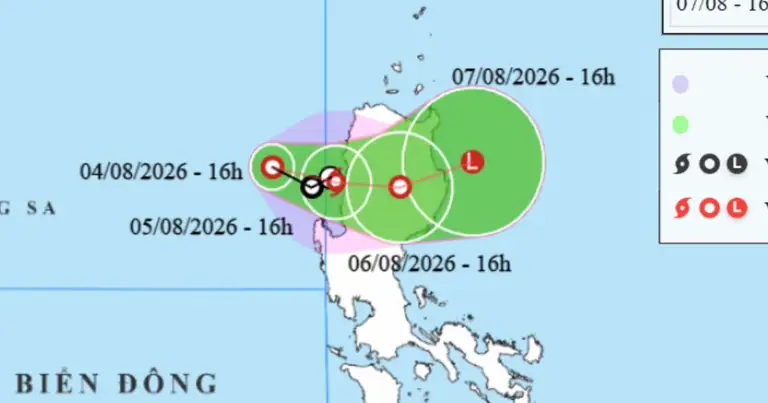Áp thấp nhiệt đới trên Biển Đông bất ngờ 'quay xe' về hướng Philippines, vì sao?