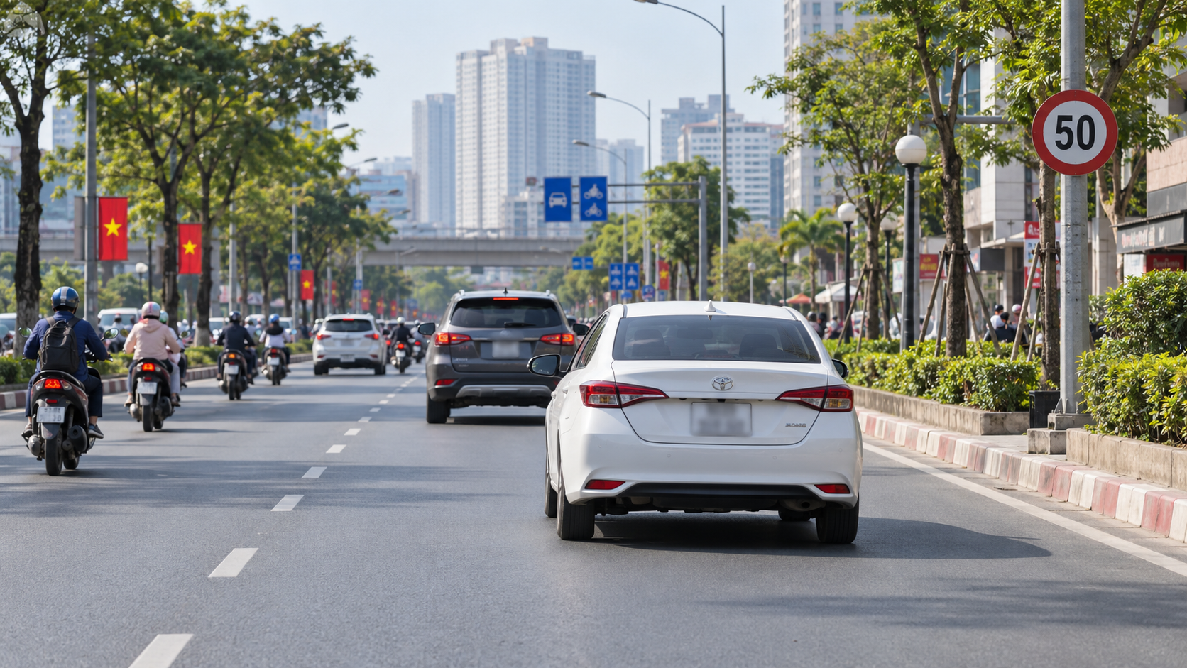 Khi chạy dưới 60 km/giờ, pháp luật không quy định khoảng cách cố định bằng mét nhưng tài xế vẫn phải chủ động giữ cự ly an toàn với xe phía trước