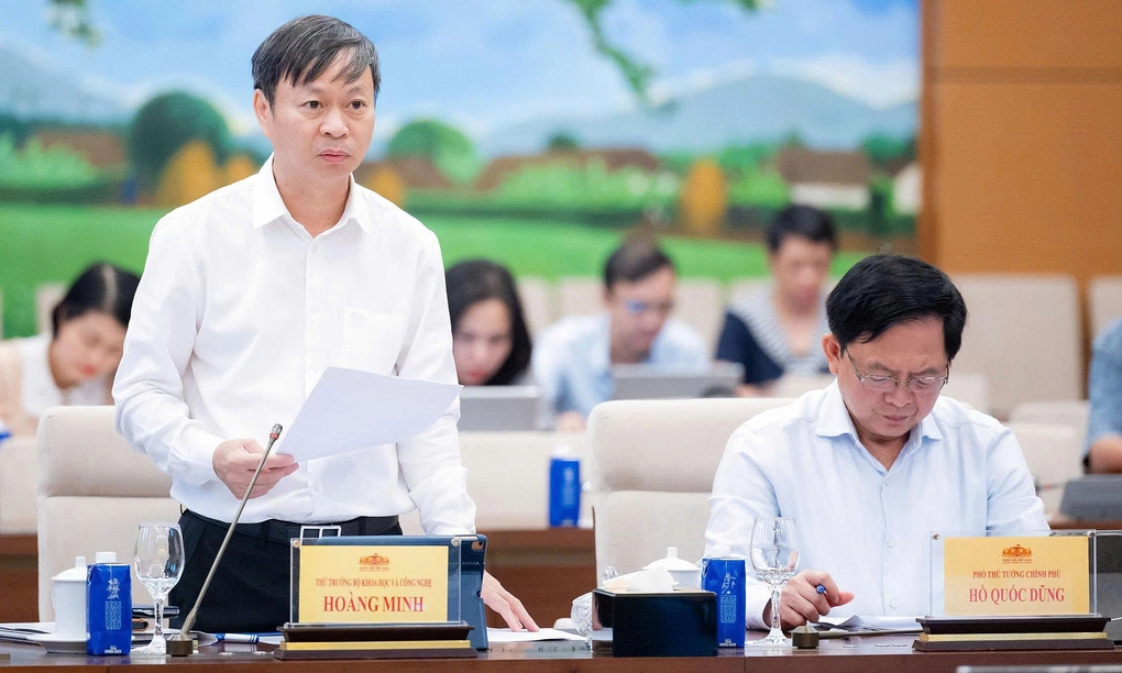 Thứ trưởng Khoa học và Công nghệ Hoàng Minh phát biểu tại phiên họp sáng 24/9. Ảnh: Cổng TTĐT Quốc hội