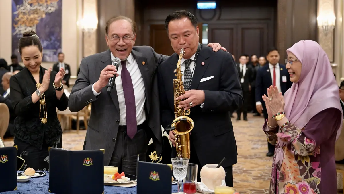 Thủ tướng Thái Lan Anutin và Thủ tướng Malaysia Anwar ngẫu hứng biểu diễn bài hát My Way trong tiệc chiêu đãi ngày 9/7. Video: X/ThaiInquirer