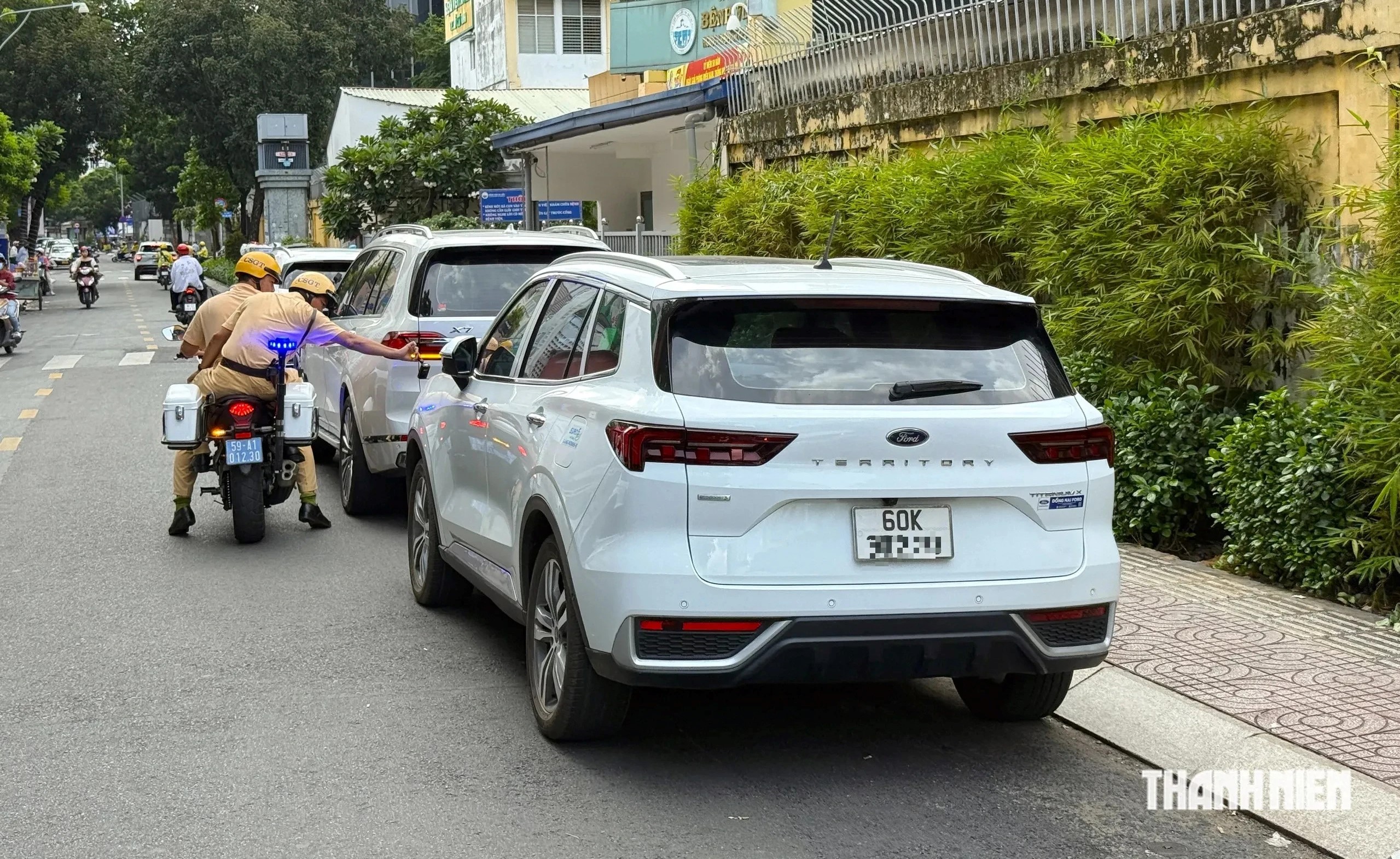 Tắt máy hoặc rời vị trí lái khi xe đang dừng không đúng quy định có thể khiến tài xế bị xử phạt, ngay cả khi vị trí đó được phép dừng xe