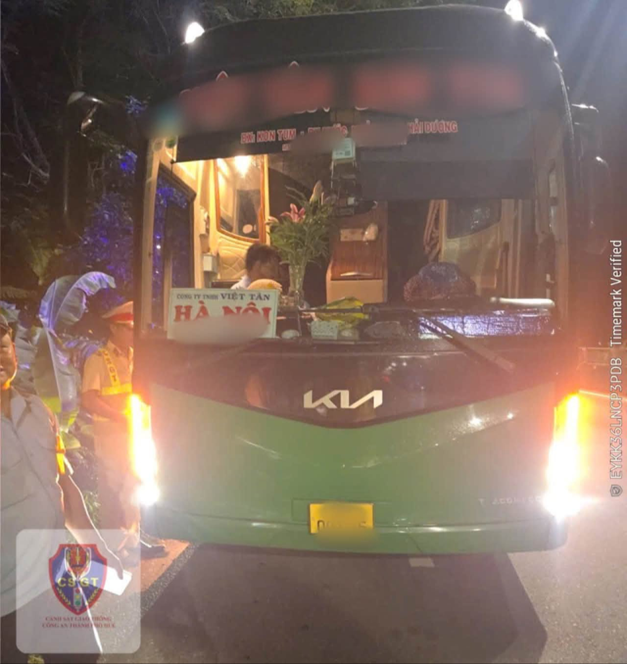 Chở quá 4 người theo quy định, chủ xe và tài xế bị phạt nặng