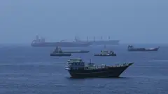 Iran tuyên bố tấn công tàu chở dầu được Mỹ hộ tống ở eo biển Hormuz