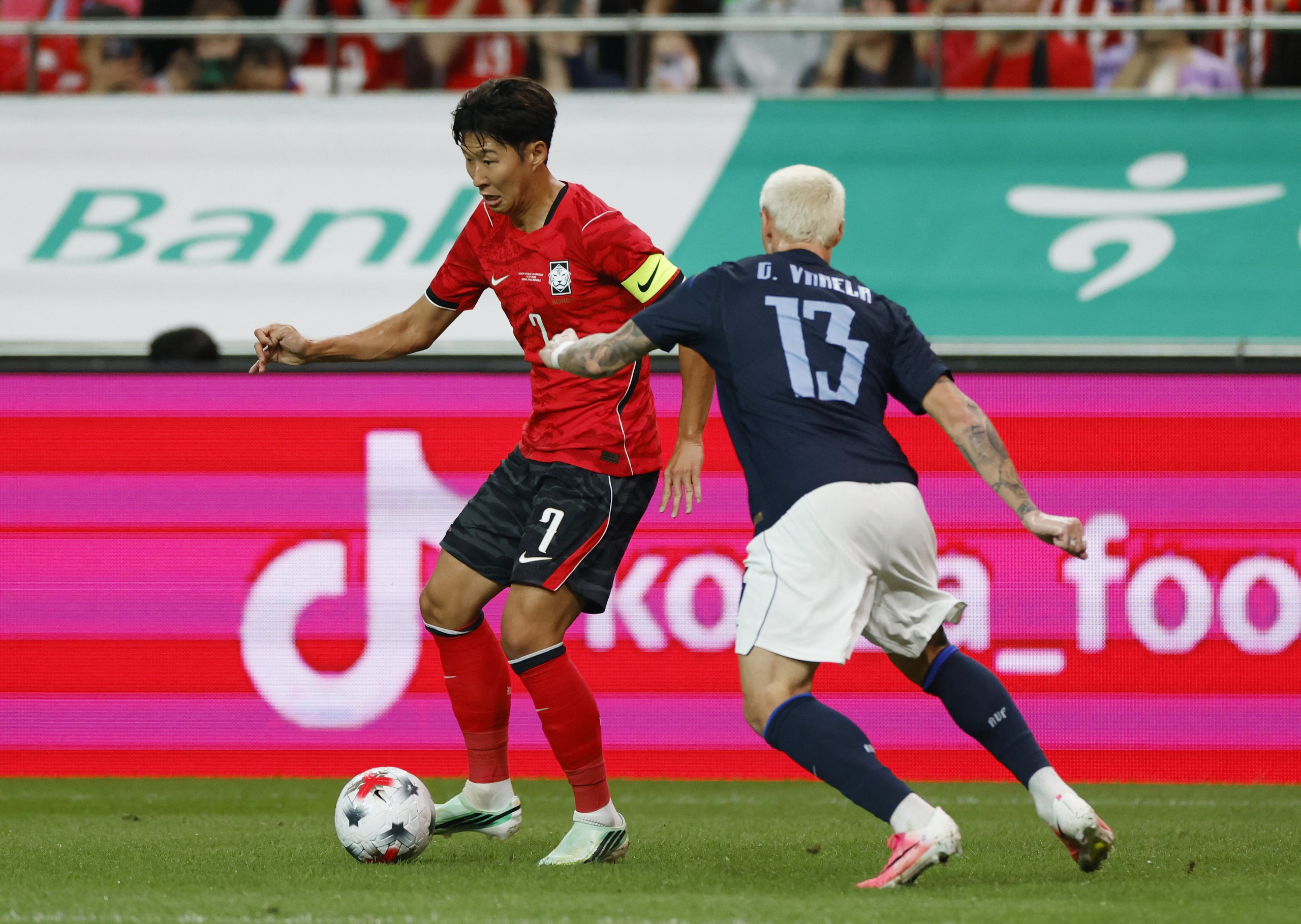 Son Heung-min trở thành cầu thủ ghi nhiều bàn thắng nhất trong lịch sử của đội tuyển Hàn Quốc, nhưng không dàn xếp được những bất đồng nội bộ