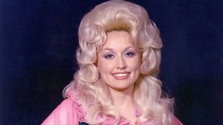 Dolly Parton - 'cô búp bê quê mùa' của làng mốt