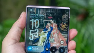 Galaxy Z Flip8 ra mắt với màn hình gần như không nếp gấp