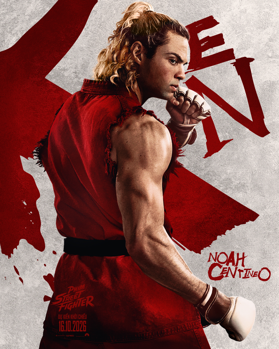 Noah Centineo lột xác với vai Ken Masters tóc bạch kim, tập trung vào sự tổn thương và quá trình tự khám phá bản thân thời trẻ thay vì hình mẫu người hùng hoàn hảo.