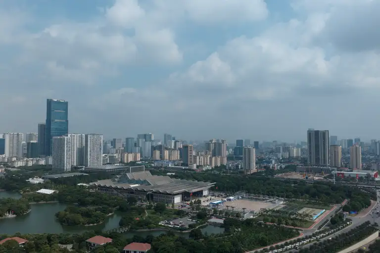 Khai mạc VIMS 2026: Khách đến từ trước giờ mở cửa, khu trưng bày và khu lái thử kín người tham quan - Ảnh 2.