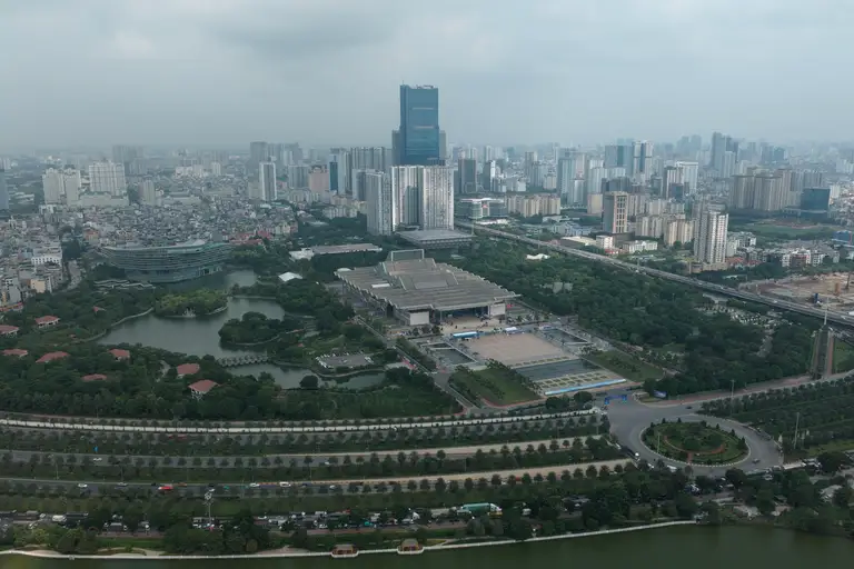 Khai mạc VIMS 2026: Khách đến từ trước giờ mở cửa, khu trưng bày và khu lái thử kín người tham quan - Ảnh 1.