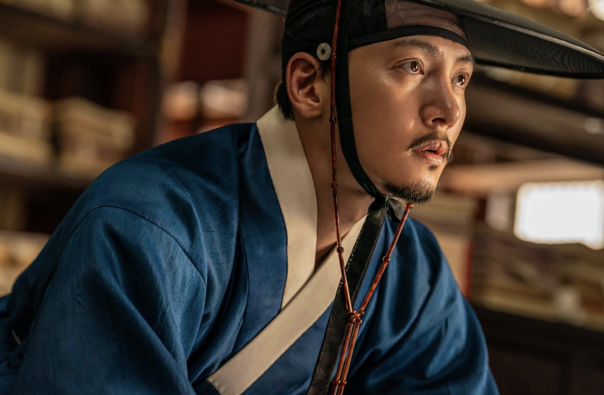 Tạo hình công tử phong lưu của Ji Chang Wook trong The Scandal - Ảnh: Netflix