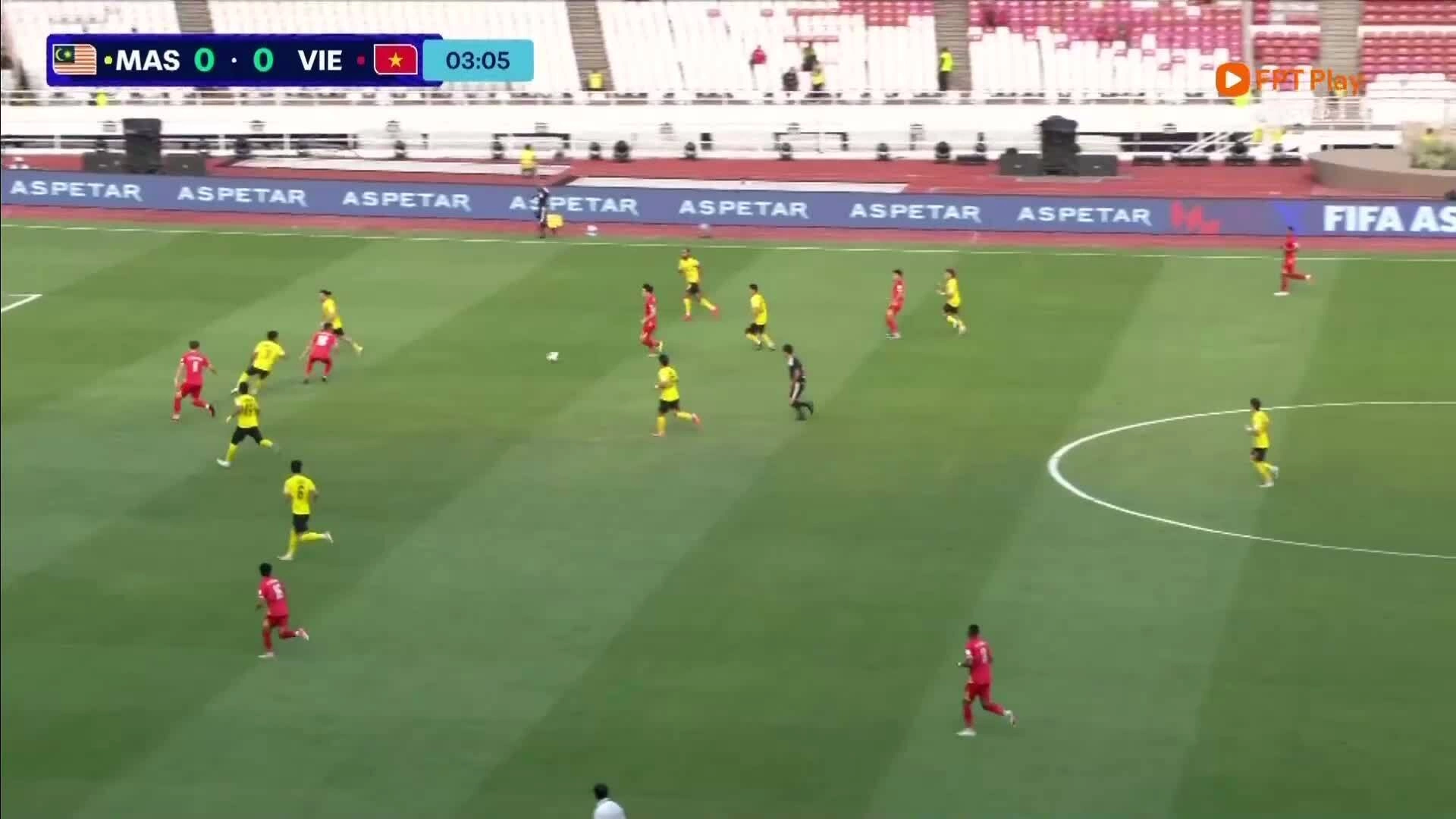 Diễn biến chính trận Việt Nam thua Malaysia 0-1.