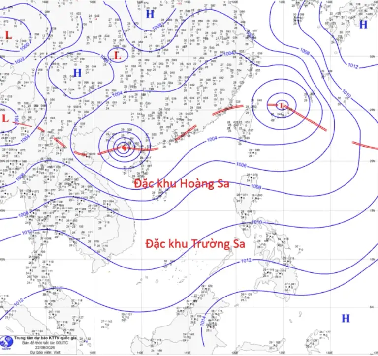 Bão Narra nằm trên dải hội tụ nhiệt đới (đường màu đỏ). Ảnh: NCHMF
