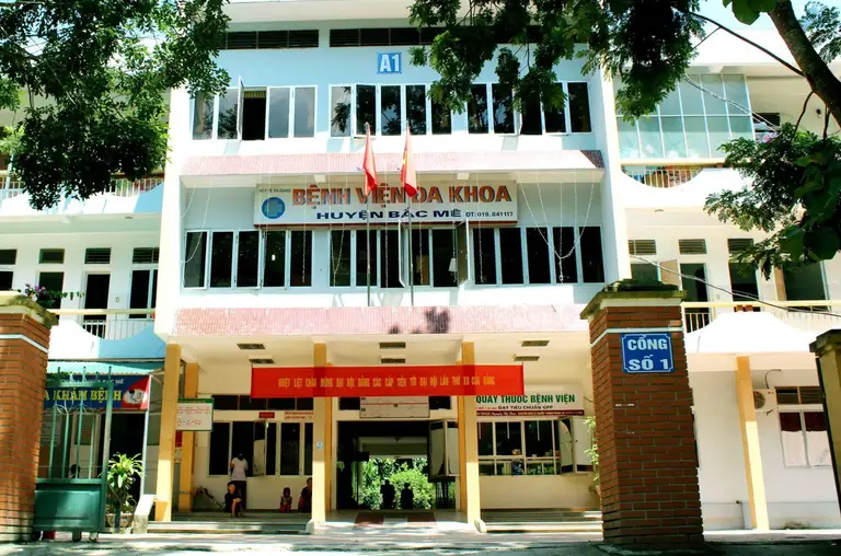 Bệnh viện Đa khoa huyện Bắc Mê, tỉnh Tuyên Quang tiếp nhận ba bệnh nhân nhập viện cấp cứu sau khi uống nước pha từ thực vật - Ảnh: BVCC