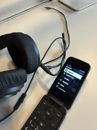 Dumbphone 2 bất ngờ được TIME vinh danh trong năm 2026