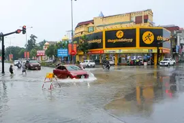 Mưa lớn kéo dài, nhiều nơi ở Hải Phòng, Quảng Ninh ngập lụt