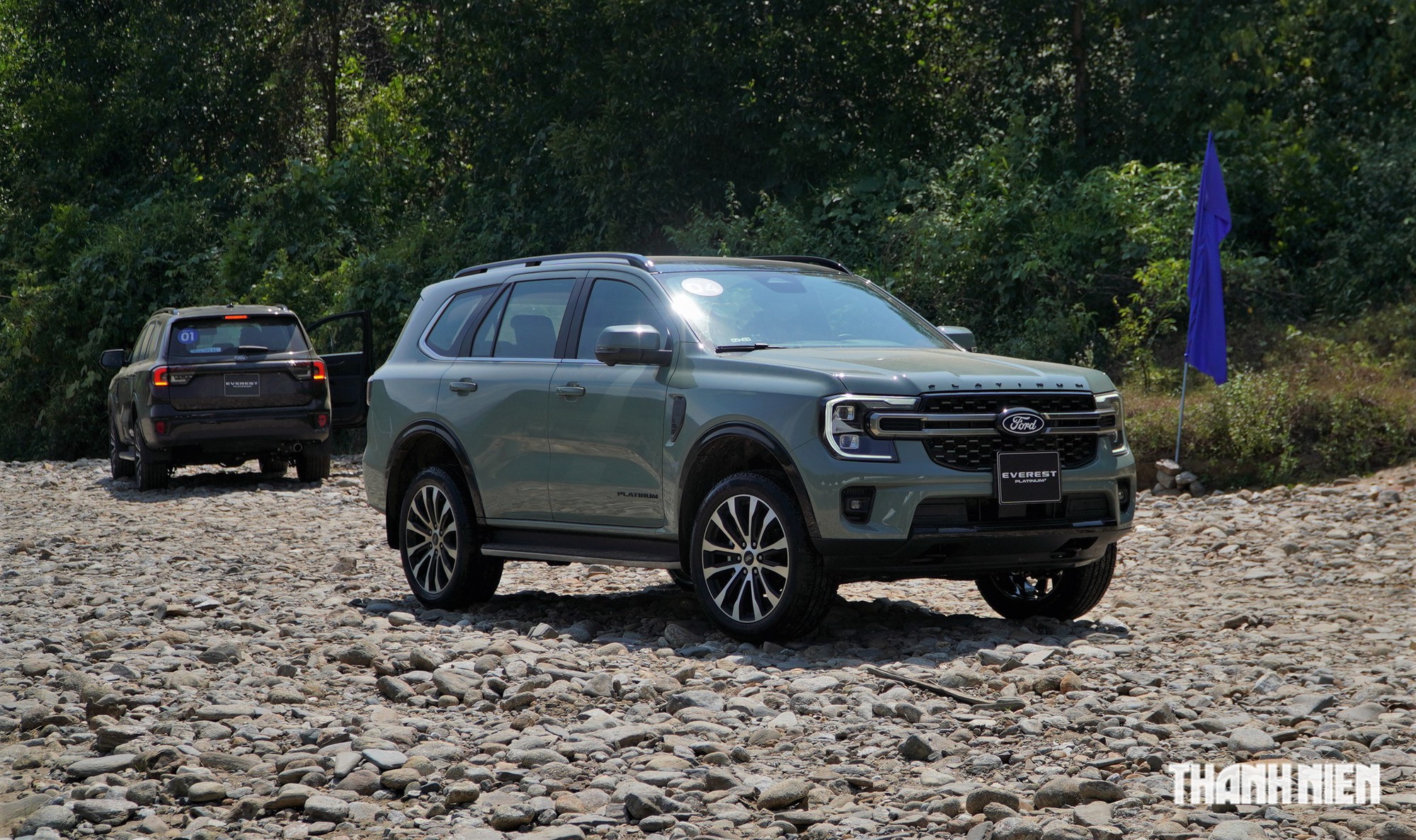 Ford Everest như thường lệ vẫn áp đảo hoàn toàn các đối thủ