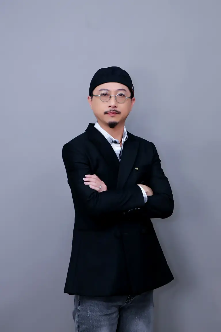 Hứa Minh Đạt chia sẻ gia đình là nguồn an ủi đối với anh mỗi khi gặp khó khăn trong công việc
