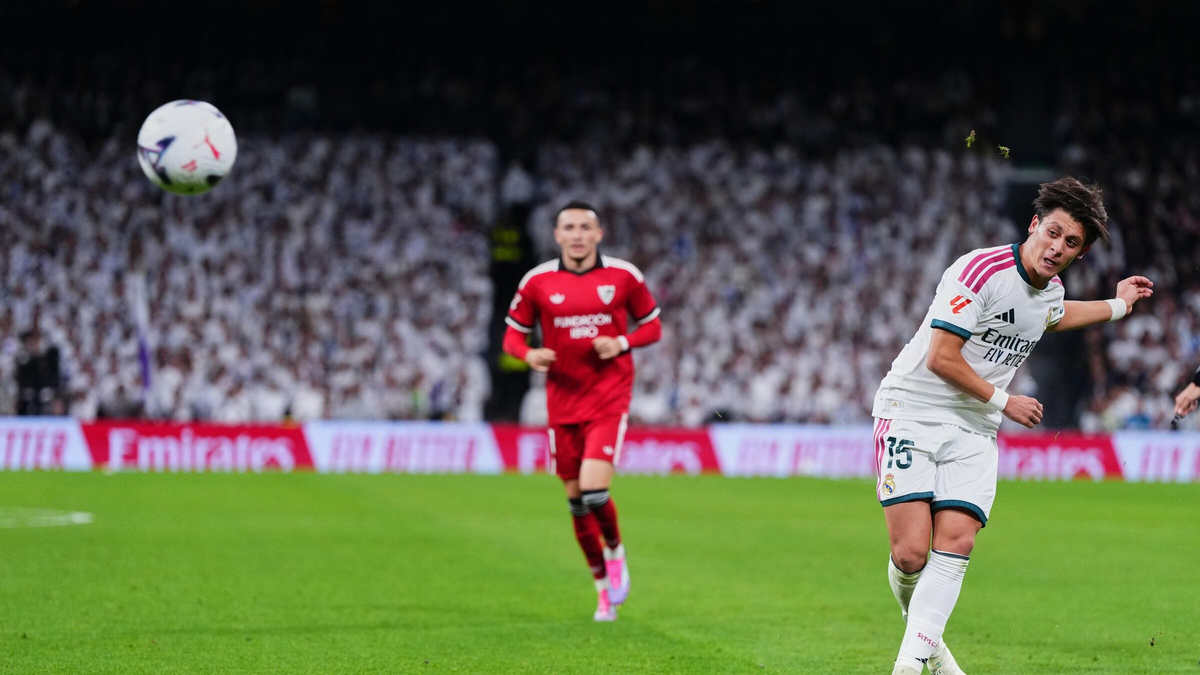 Sevilla đăng một loạt bài mỉa mai Real