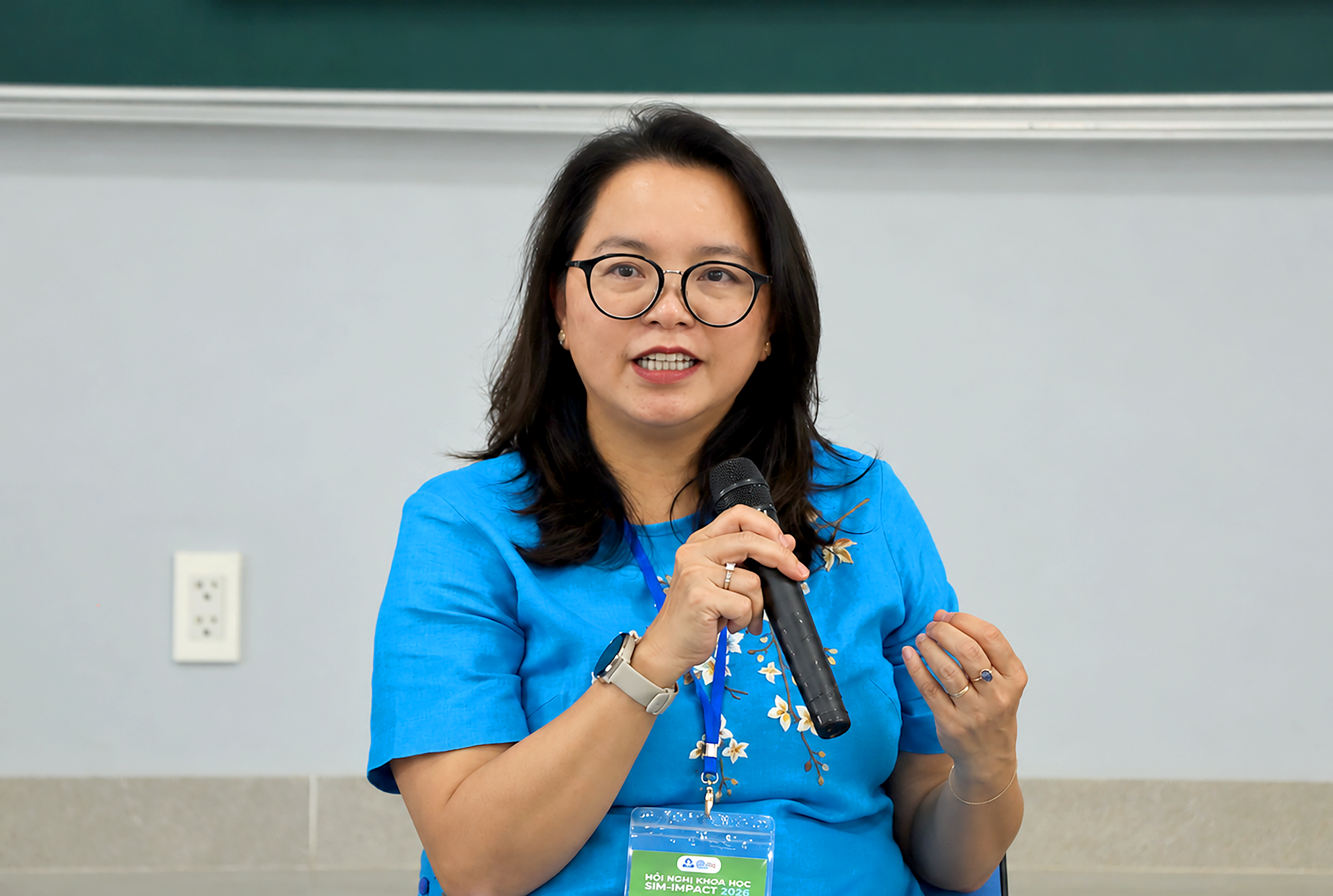 TS Lê Huỳnh Phương Thục chia sẻ tại hội nghị - Ảnh: TRỌNG NHÂN