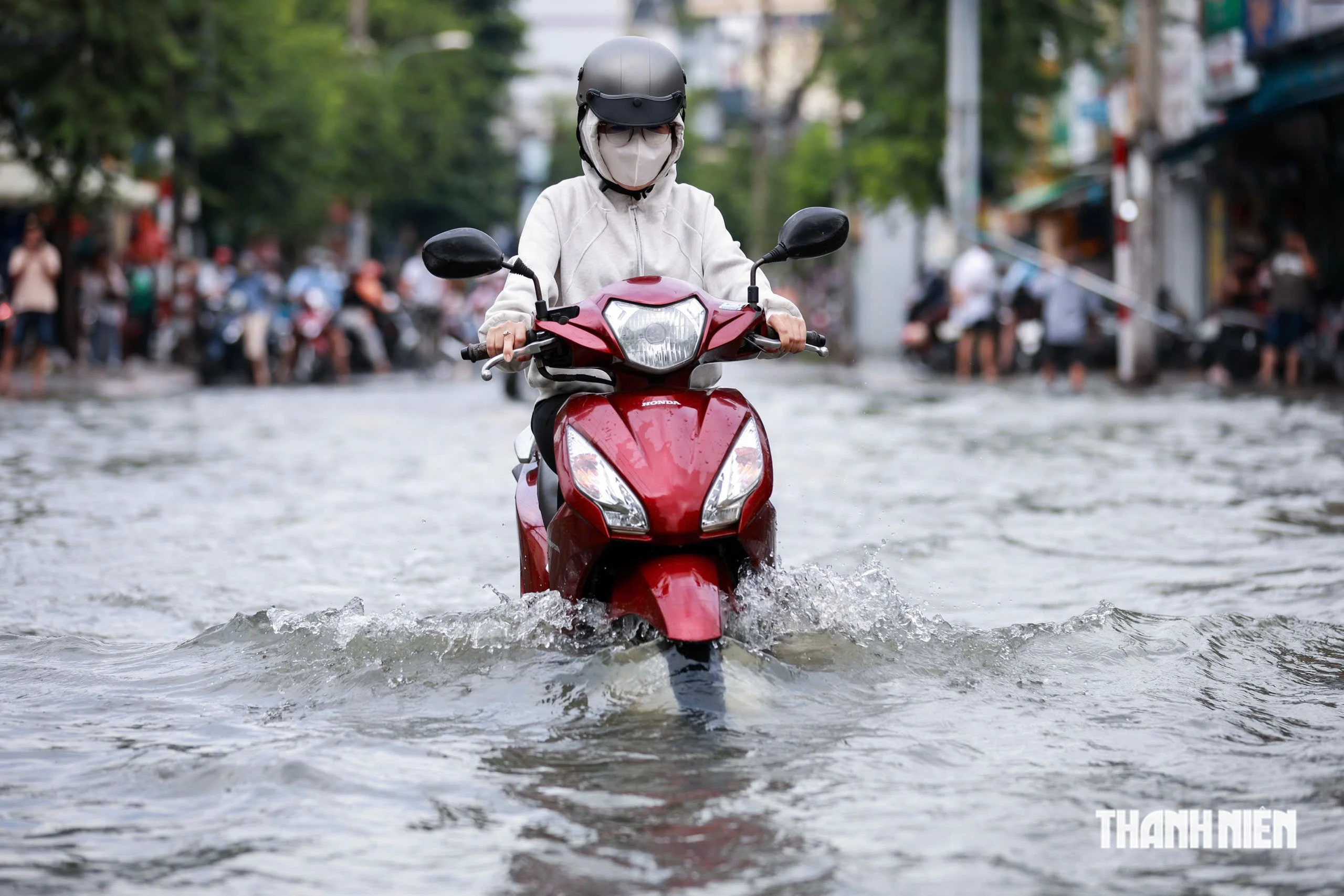 Nam bộ đón triều cường rất cao, miền Trung vẫn mưa trên 250 mm