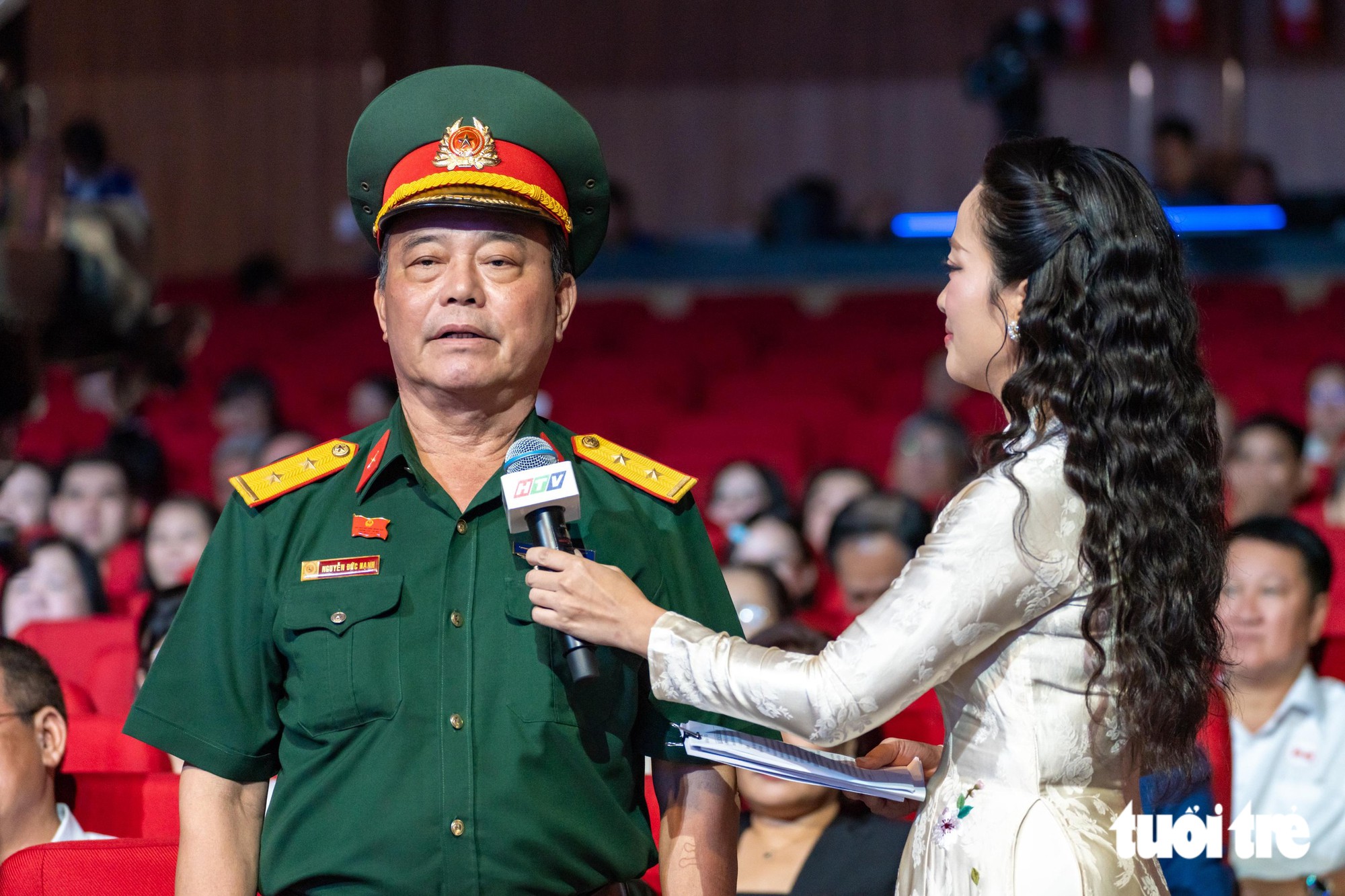 Ông Nguyễn Văn Hạnh chia sẻ việc hỗ trợ giảm học phí dạy lái xe - Ảnh: VĂN TRUNG
