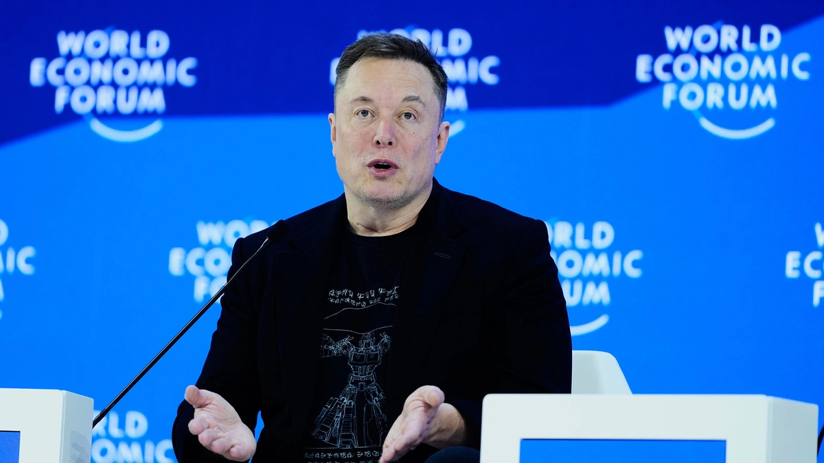 Musk chỉ trích các hãng chip nhớ 'hét giá', nhưng khen Micron