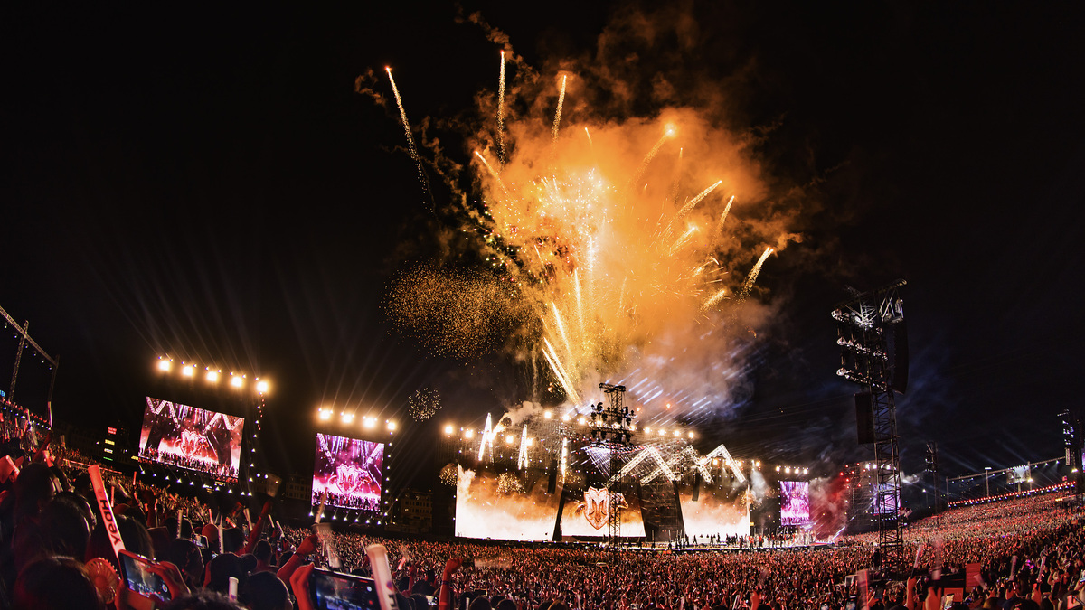 Concert 1 bùng nổ của 'Anh trai vượt ngàn chông gai'