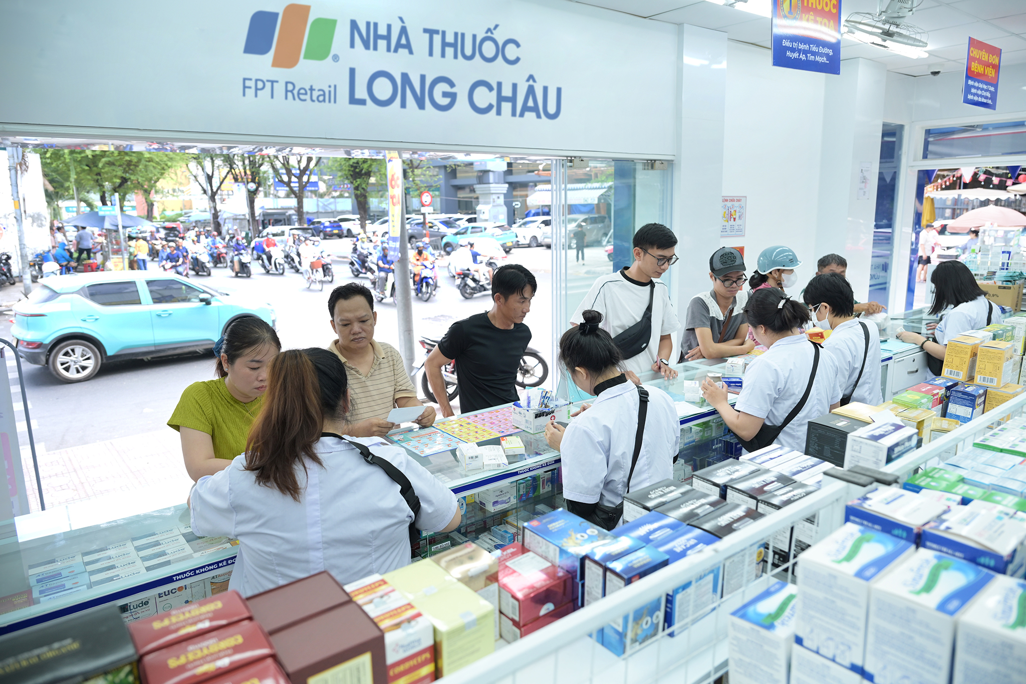 Mạng lưới Long Châu phủ rộng từ đô thị đến vùng xa, đưa sản phẩm và dịch vụ chăm sóc sức khỏe chất lượng đến gần hơn với người dân - Ảnh: Hoàng Khánh