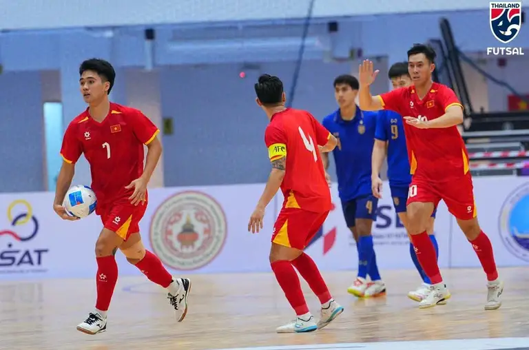 Đội tuyển futsal Việt Nam ăn mừng bàn thắng trước Thái Lan - Ảnh: CHANGSUEK