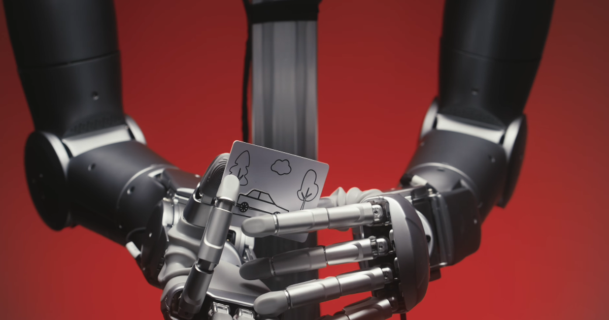 Robot Trung Quốc biểu diễn ảo thuật điêu luyện như con người
