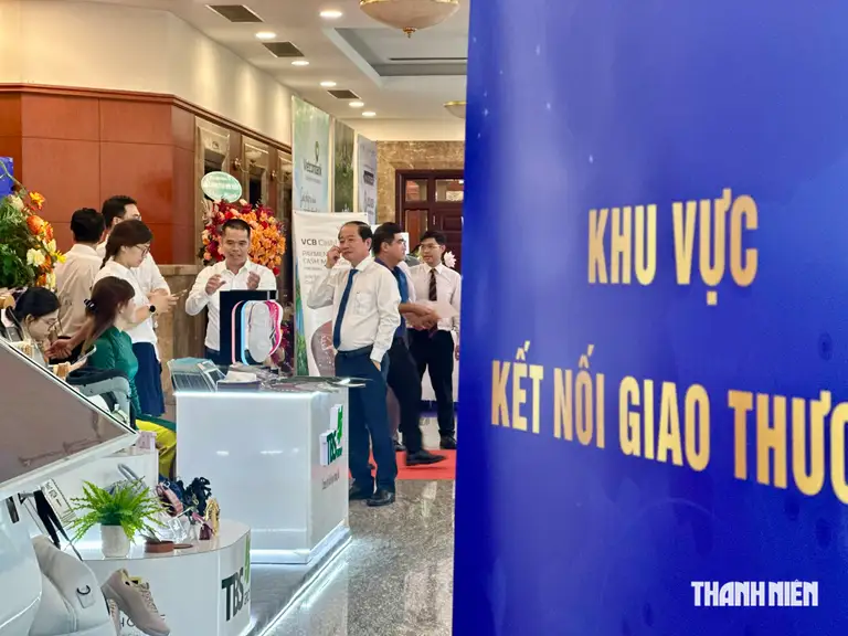 Hoạt động kết nối B2G và B2B được tổ chức tại không gian trưng bày của hội nghị