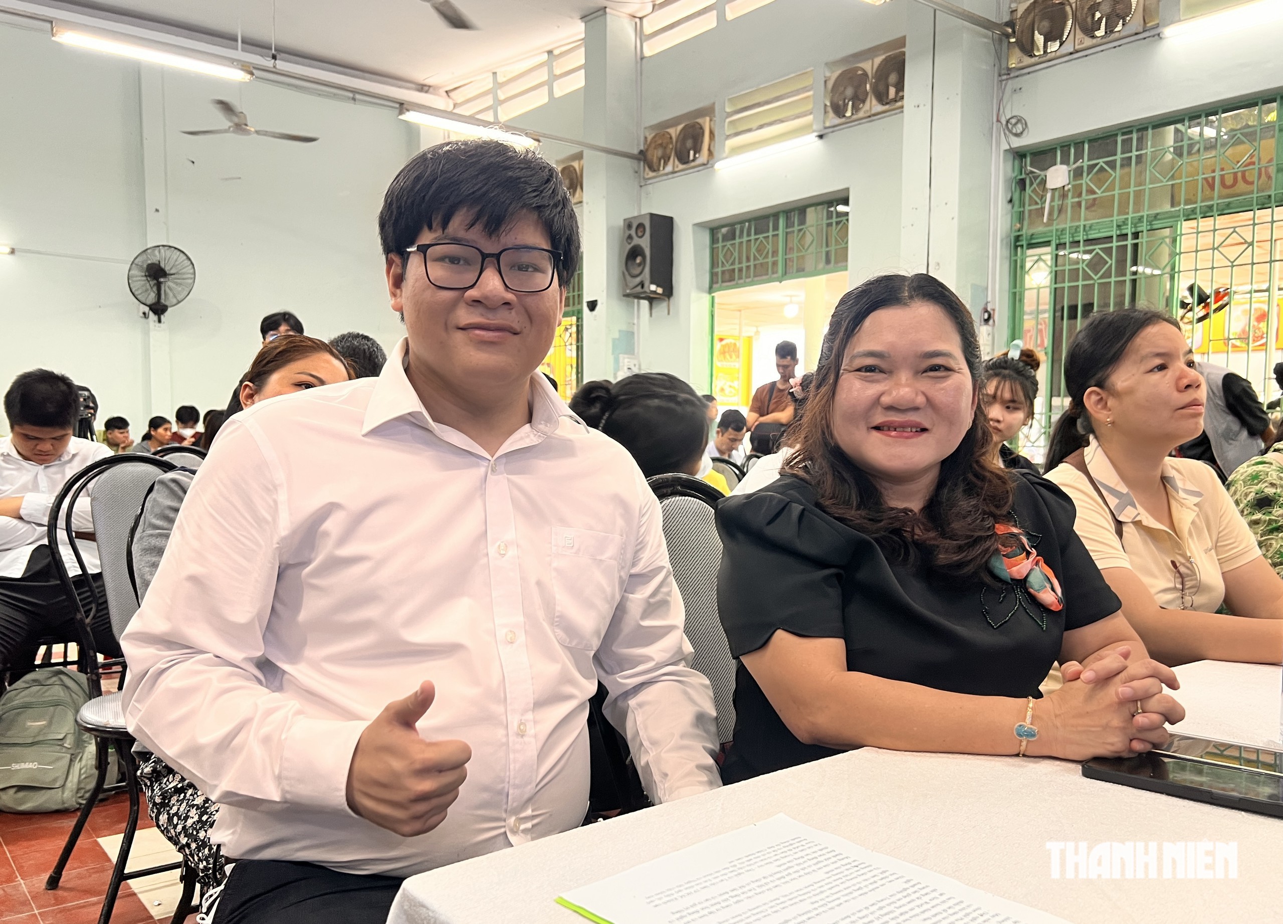 Bảo Khánh cùng mẹ trở lại Trung tâm Bảo trợ - dạy nghề và tạo việc làm TP.HCM để chia sẻ câu chuyện đi làm của mình hôm 23.9