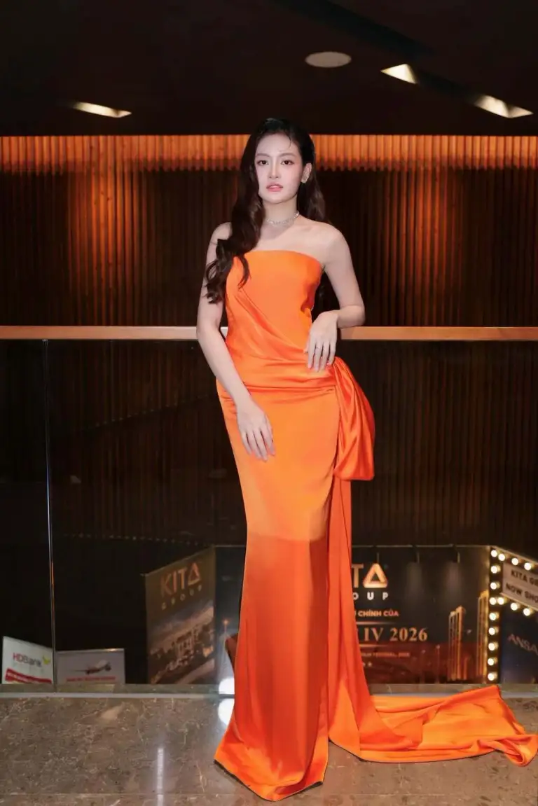 Thùy Anh mặc trang phục tôn dáng khi dự sự kiện đầu tháng 7.