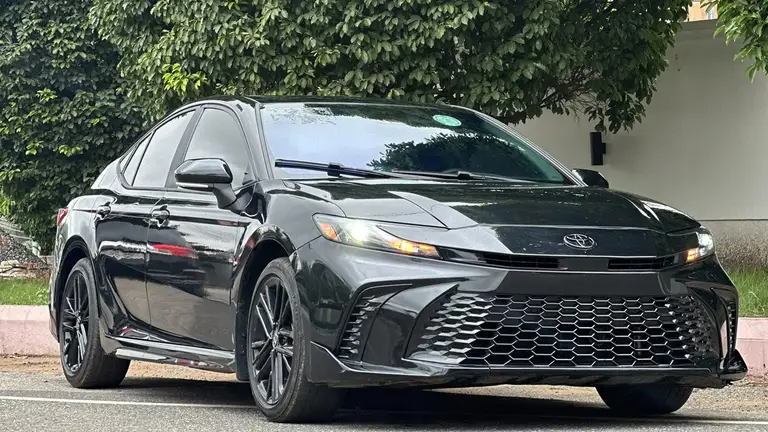 Ôtô hybrid bán chạy vượt xe điện và xe xăng tại Mỹ