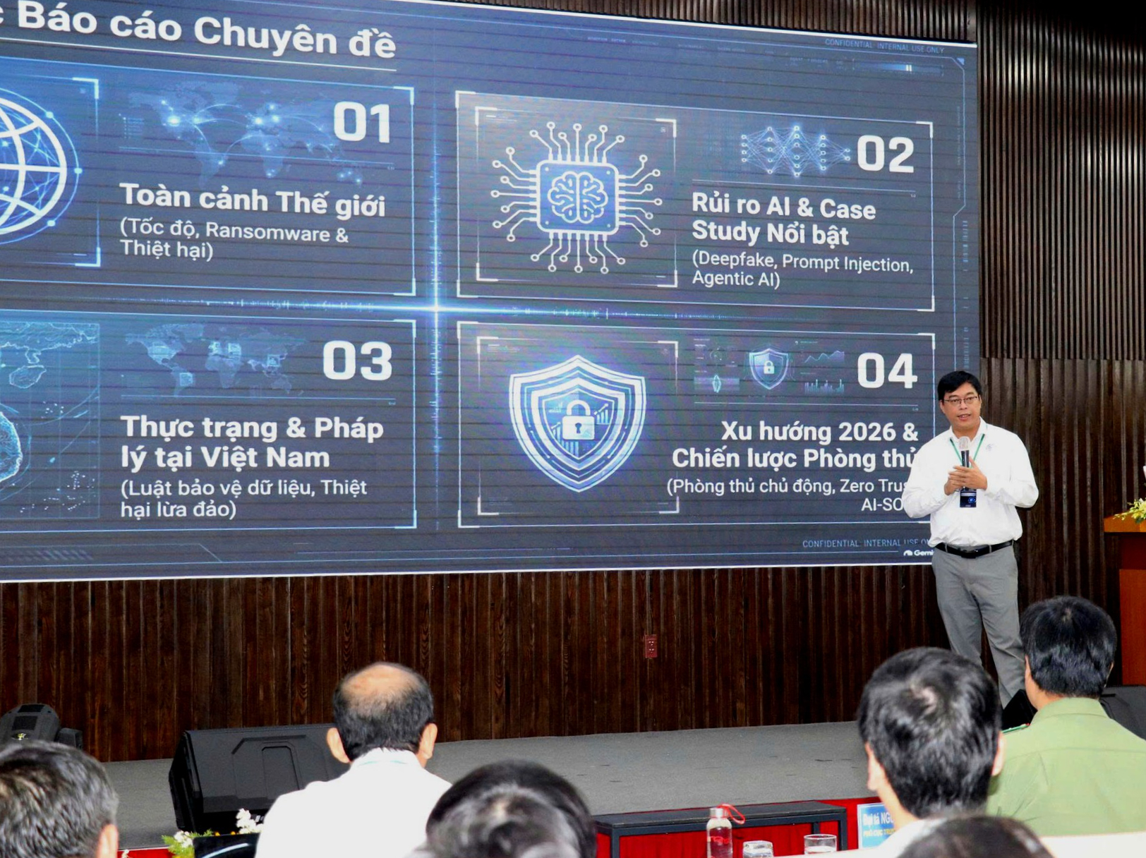 PGS.TS Phạm Văn Hậu trình bày báo cáo tại sự kiện - Ảnh: TRỌNG NHÂN