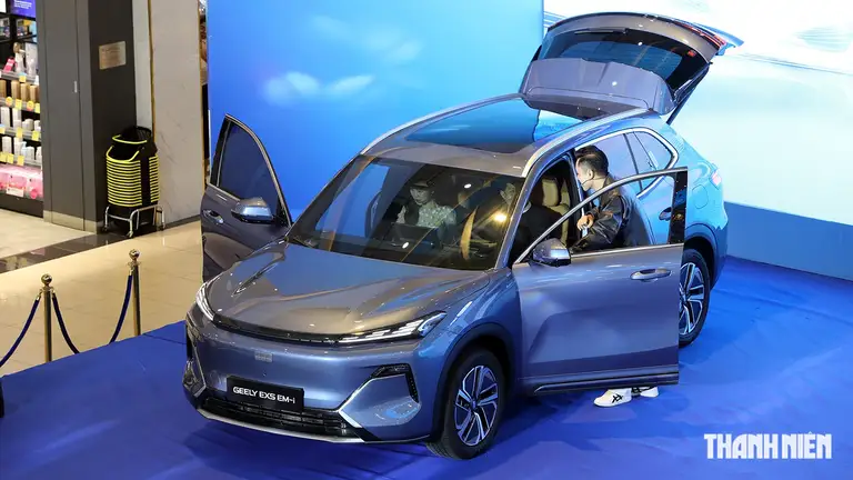 Geely EX5 EM-i là mẫu xe gầm cao, sử dụng công nghệ PHEV giá rẻ nhất Việt Nam hiện tại